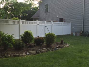 Vinyl Privacy with Spindle Top