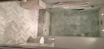 Marble White carrera