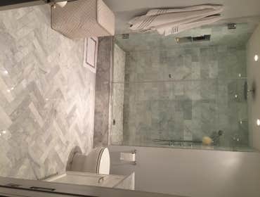 Marble White carrera