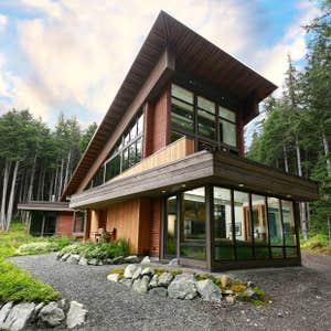 Modern earth contact home