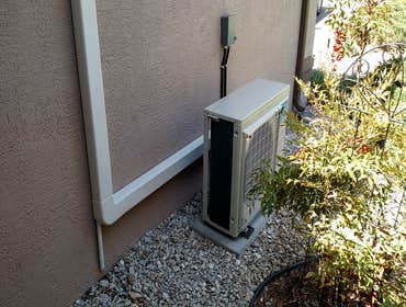 Daiken 36,000 Btu. 17 SEER Ductless split system with dual heads installed by Ice Kold