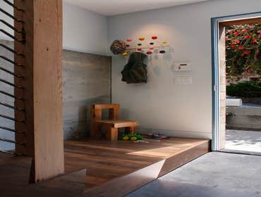 Bernal Tower In a neighborhood of quirky architectural diversity, the Blue Truck Studio re-mastered a decrepit bungalow into a tightly-detailed modern 