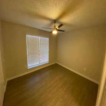 2 bed Painting