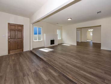 Da Vinci Collection - Di Rocca Discount Laminate Floor is an elegant choice for any flooring project. Constructed in layers, compressed and heat treate