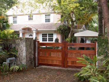 Custom gates with motors