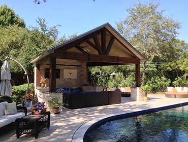 Outdoor Kitchens & Living Areas