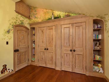 Bedroom Closet Cabinetry