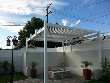 PICKET PATIO WITH WALL EXTEN.