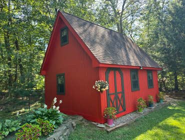Full Exterior Painting – Residential Property This project involved a full exterior repaint of a residential home in Connecticut. The scope of work inc