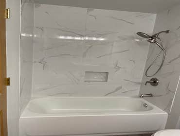 Bathtub with porcelain tile