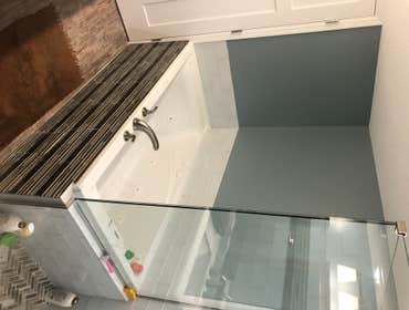 Bathtub