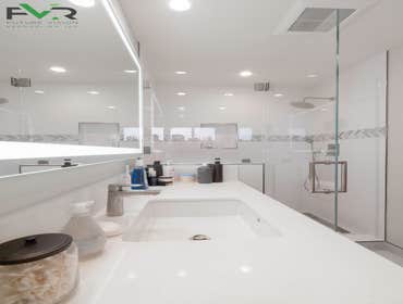 Kitchen & Bathroom