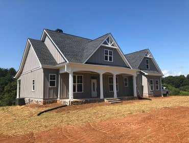 300 Ridge Road • Clarkesville