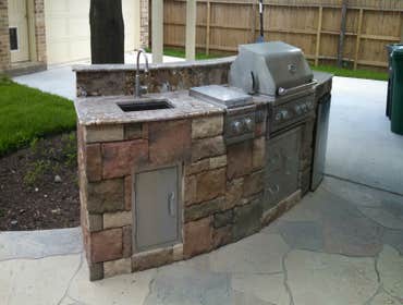 Outdoor Kitchens & Living Areas