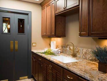 Granite Max Project Shaker White Maple Cabinetry and Tio Black Quartz Counter Tops are great modern combination that you can not go wrong with. A Glass