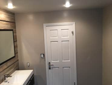 Contemporary Style Bathroom