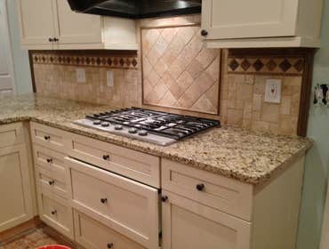 cabinets/granite/backsplash