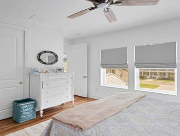 Bells River Residence Nestled in the serene Waterman’s Bluff in Yulee, FL, this exquisite home offers 3,046 sq ft of living space, expanding to a total