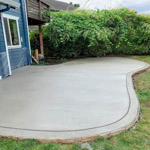 Concrete Patio with Curved Contour