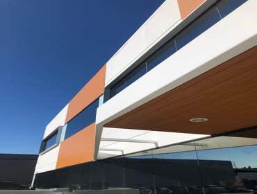 Rye Canyon Medical Completed in 2013, this set of medical offices are located 3 miles away from Six Flags Amusement Park in Valencia, California. Nestl