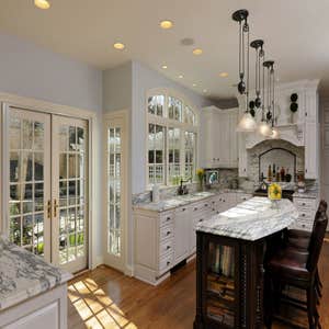 Traditional White kitchen