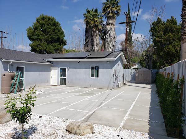 Pasadena ADU Backyard Construction – New Concrete Driveway