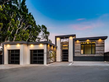 New construction - Hollywood Hills This project at the Hollywood Hills included the renovation of an existing house and the addition of two floors