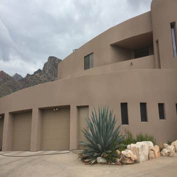 Solution to Stucco Problems Homeowner was having major issues with stucco on a new build custom home. The home was done completely in Vipeq sprayed in