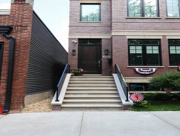 W Barry Ave Home