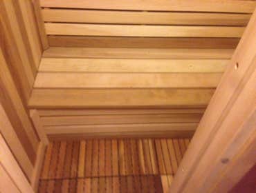 cedar sauna Furniture grade western grade cedar includes benches, 9,000.00 watt heater that can be dry or steam. Size of this unit is 5'x8'.
Great for