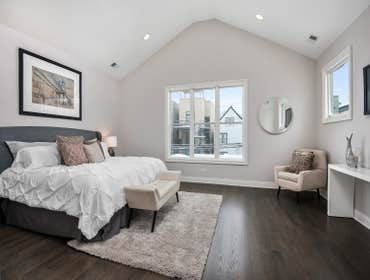 3635 Seeley New Construction - 3635 N Seeley
Located on a quiet one-way, tree lined street in Roscoe Village. This new construction 5 bedroom, 4.5 ba
