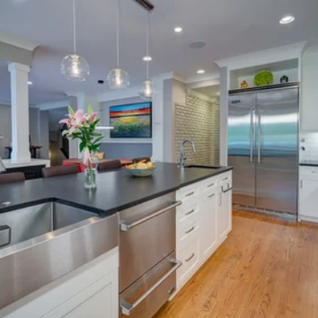 Spectacular Spacious Kitchen