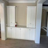 Large-Sized Water Damage Rebuild This project involved comprehensive restoration after water damage, including:
✔ Cabinet rebuilding
✔ Drywall replacem
