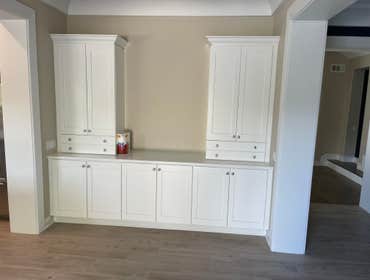 Large-Sized Water Damage Rebuild This project involved comprehensive restoration after water damage, including:
✔ Cabinet rebuilding
✔ Drywall replacem