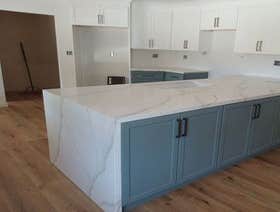 Photos by Ina Kitchens #3 Project Description: Full Kitchen Remodel – Signature Cabinets: Sage Cove & Vanilla Cove
This kitchen remodel project was de