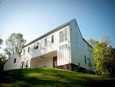 2soNs acres mOdern fArmHouse