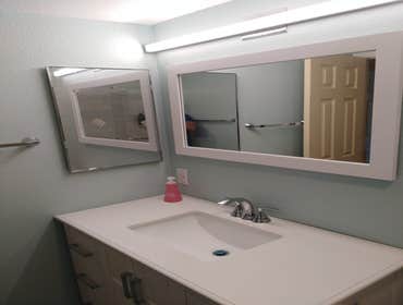 Bonita, Bathroom