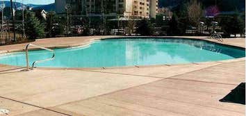Swimming Pool, Hot Tub & Sauna We believe that the customer’s vision is the most important aspect of the project. We have the experience and knowledge 