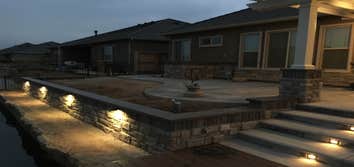 Retaining wall with lights