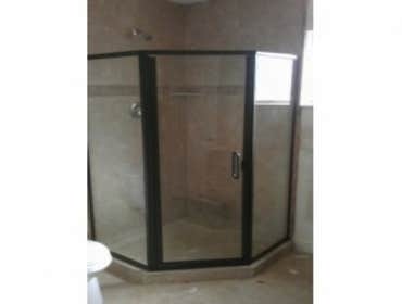 Framed shower enclsoure
