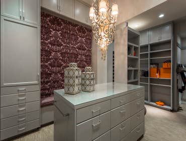 Luxury Urban This urban luxury home features many unique finishes to the downtown Phoenix area. The kitchen boasts finishes such as concrete counters,