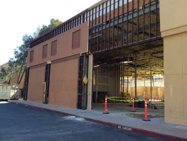 Urban Home Shell and Facade 20,000 SF Redemise of 5 spaces into 1. Add HVAC and 800amp service. New façade.
Valencia, CA
Westfield Valencia Town Cent