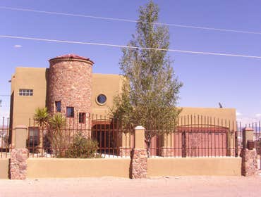 Custom Homes & Landscaping