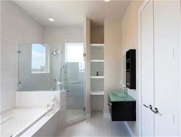 1523 Isabella Four gated townhomes between downtown and the medical center in the museum district.