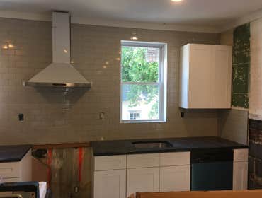 tile backsplash and kitchen cabinets