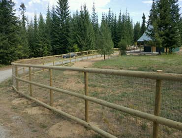 3 Rail Horse Fence/W Wire