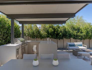 Cantilever 4K Aluminum Solid Roof.