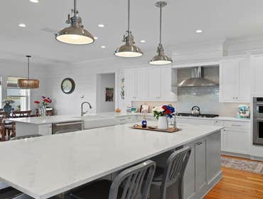 Bells River Residence Nestled in the serene Waterman’s Bluff in Yulee, FL, this exquisite home offers 3,046 sq ft of living space, expanding to a total