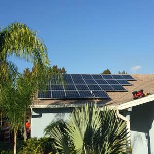 American Made Solar World 285w