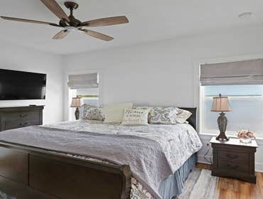 Bells River Residence Nestled in the serene Waterman’s Bluff in Yulee, FL, this exquisite home offers 3,046 sq ft of living space, expanding to a total